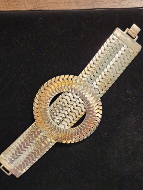 Gold-Tone Circular Link Statement Bracelet 7.5 Inches